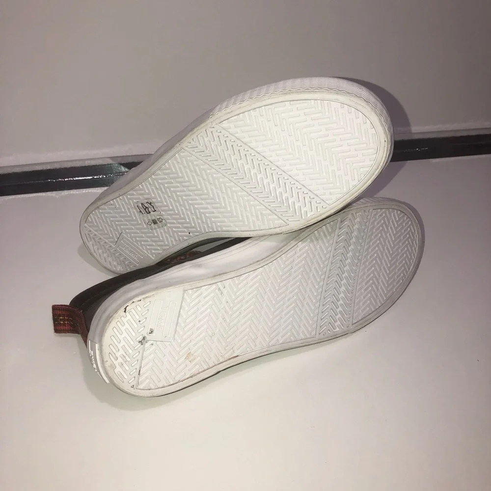 NWOT Toms Camila croc embossed leather high top.